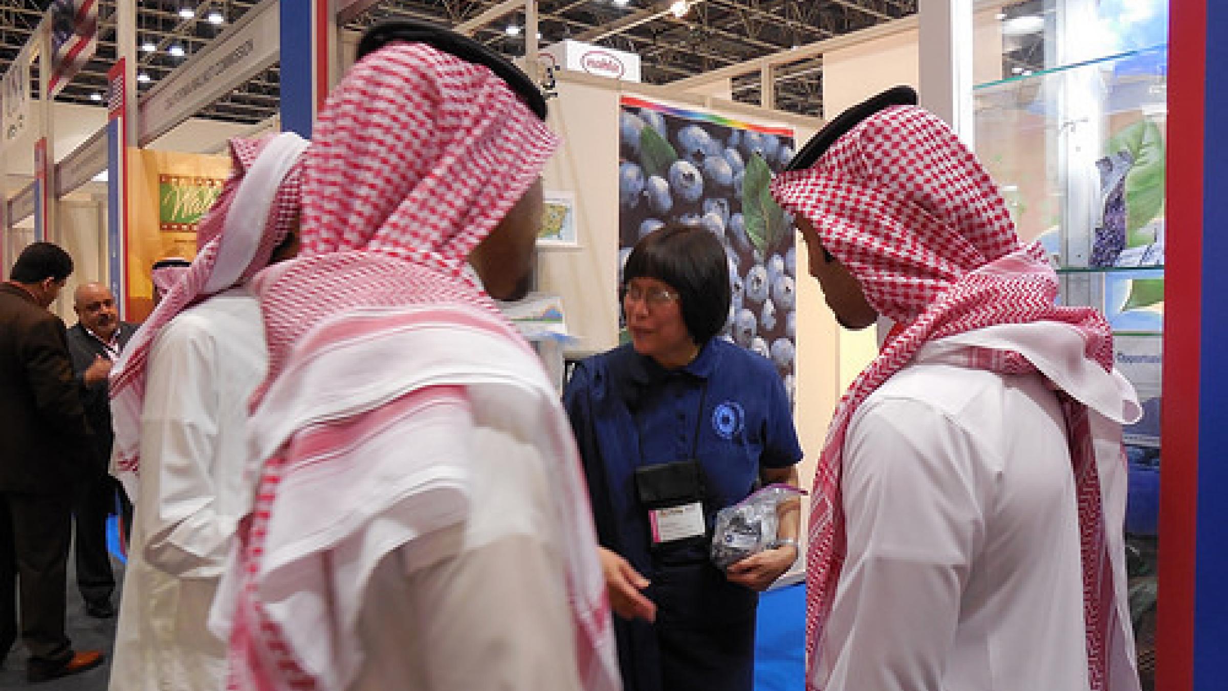 Deborah Payne, with the U.S. Highbush Blueberry Council, talks with potential customers at the Gulfood 2014 trade show in Dubai. - See more at: http://blogs.usda.gov/2014/04/16/usda-export-development-program-helps-boost-u-s-blueberry-exports/#sthash.eERw Deborah Payne, with the U.S. Highbush Blueberry Council, talks with potential customers at the Gulfood 2014 trade show in Dubai. - See more at: http://blogs.usda.gov/2014/04/16/usda-export-development-program-helps-boost-u-s-blueberry-exports/#sthash.eERw