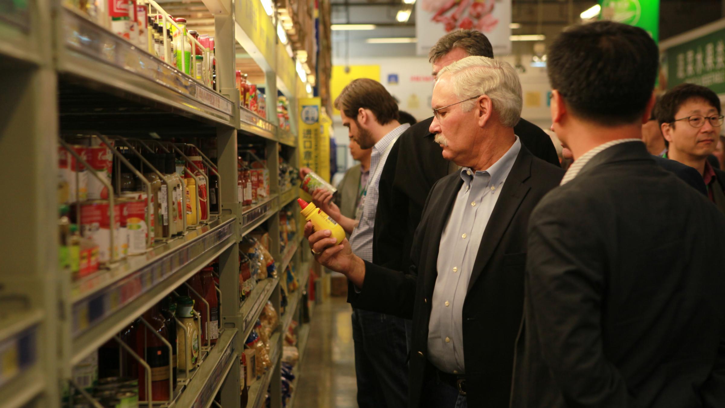 Under Secretary Michael Scuse views one of the many U.S. products offered on the shelves at Metro, a leading grocery retail chain with locations across China. Under Secretary Michael Scuse views one of the many U.S. products offered on the shelves at Metro, a leading grocery retail chain with locations across China.