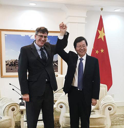 USDA Trade Counsel Jason Hafemeister celebrates the successful conclusion of negotiations to reopen the Chinese market to U.S. beef with Wu Qinghai, vice minister of China’s General Administration of Quality Supervision, Inspection, and Quarantine. USDA Trade Counsel Jason Hafemeister celebrates the successful conclusion of negotiations to reopen the Chinese market to U.S. beef with Wu Qinghai, vice minister of China’s General Administration of Quality Supervision, Inspection, and Quarantine.